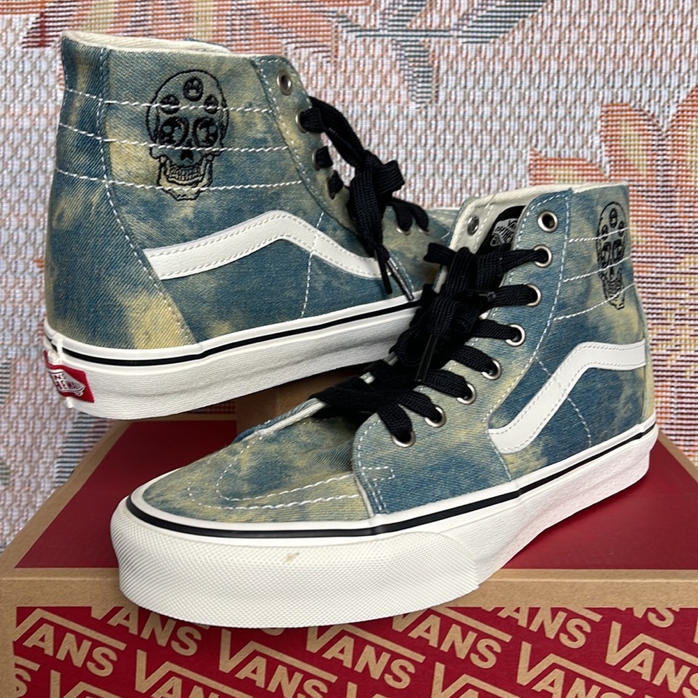 Vans Men’s Sk8-Hi Tapered
Denim Embroidery Olive/White 
VN0A5KRUY33
Sneakers